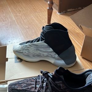 Yeezy YZY QNTM BSKTBL (basketball performance model) 100% authentic